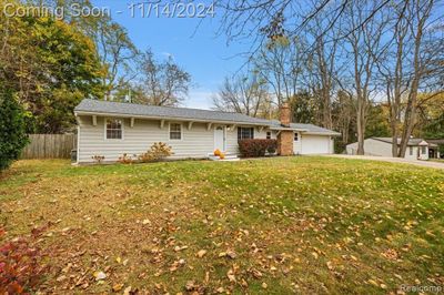 9278 Brucedale Drive, Home with 3 bedrooms, 1 bathrooms and null parking in Springfield Twp MI | Image 2