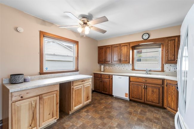 2469 1 St St, House other with 3 bedrooms, 2 bathrooms and null parking in Cedar Rapids IA | Image 6