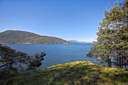 206 Narrows Rd West, Salt Spring Island, BC, V8K0A3 | Card Image