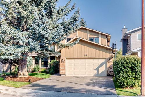 28 Woodfield Crt Sw, Calgary, AB, T2W3W5 | Card Image