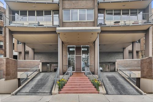 1919 N Summit Ave, Milwaukee, WI, 53202-1301 | Card Image