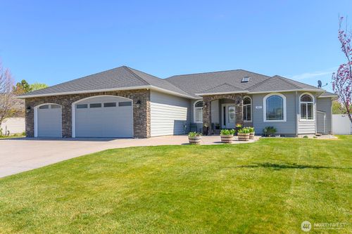 907 S Sand Dunes Rd, Moses Lake, WA, 98837-8777 | Card Image