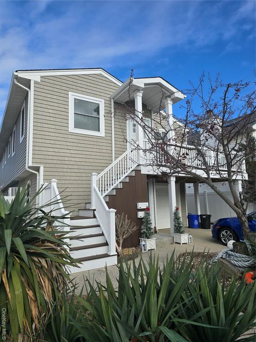359 E Pine St, Long Beach, NY, 11561-2334 | Card Image