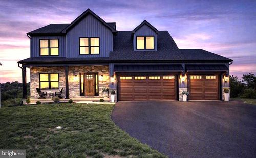 7 Brubacker Dr, CARLISLE, PA, 17013-8800 | Card Image