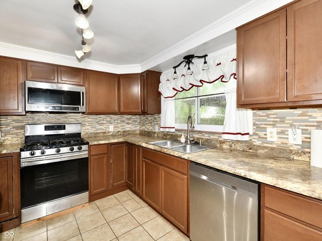 812 Madison St, House other with 3 bedrooms, 2 bathrooms and null parking in Frankton IN | Image 13