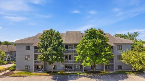 212-5 Tsienneto Rd, Derry, NH, 03038-1568 | Card Image