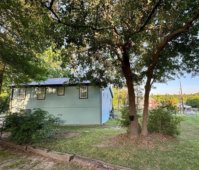 Neighborhood private park area | Image 24