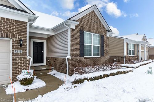 1218 Lark St, Lake Orion, MI, 48360-2541 | Card Image