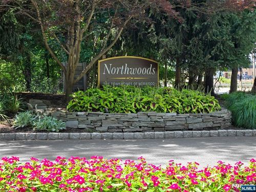 t154-814 Hemlock Ct, Norwood, NJ, 07648-2011 | Card Image