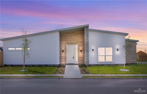 2320 N Gaytan Ave, Edinburg, TX, 78542-8013 | Card Image