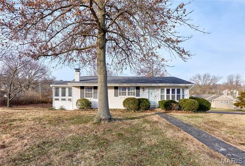 705 Vendome Ln, Manchester, MO, 63011-4136 | Card Image