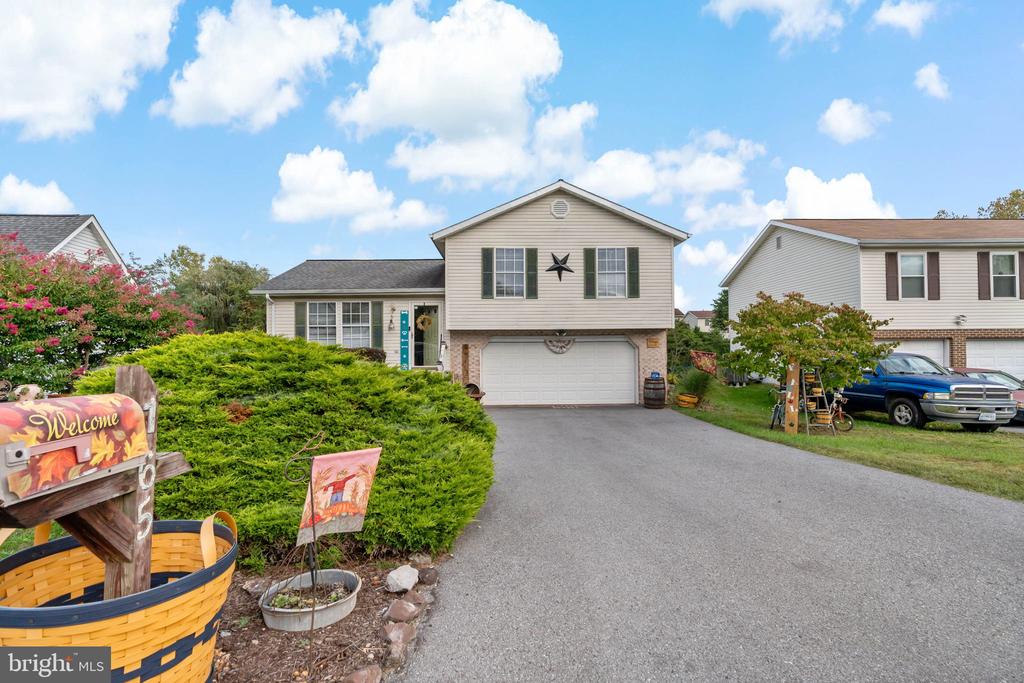 Wildflower Creek Dr, Martinsburg, WV 25404