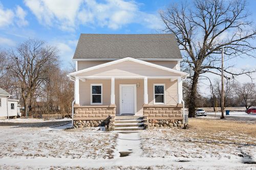 325 S James St, Goodland, IN, 47948-8124 | Card Image