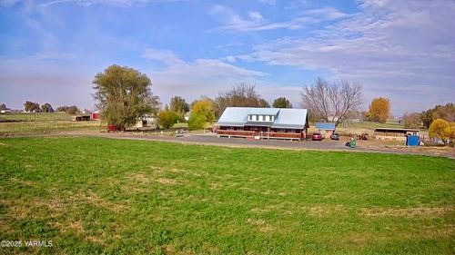 161802 W Buena Vista Rd, Prosser, WA, 99350-9273 | Card Image