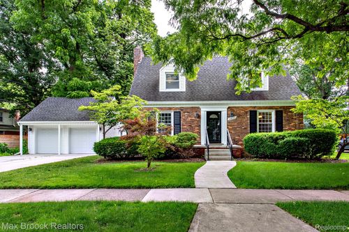 25830 Berkley Ave, Huntington Woods, MI, 48070-1403 | Card Image