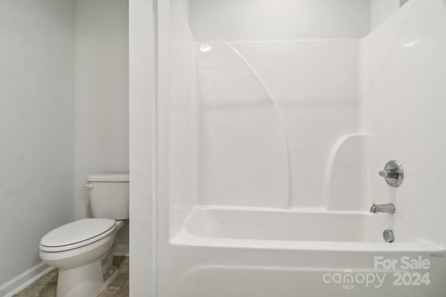 Upstairs Full Bath | Image 41
