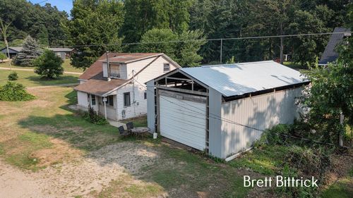 37011 Wahimund Ave, Paw Paw, MI, 49079-9304 | Card Image