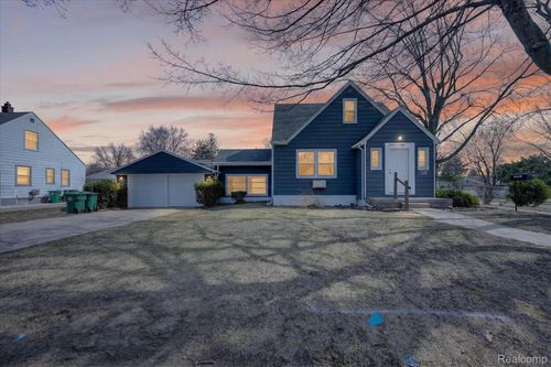 1108 Helen St, Garden City, MI, 48135-3043 | Card Image