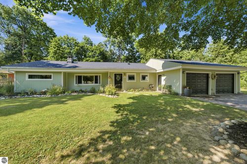 10581 E Grandview Rd, Traverse City, MI, 49684-5446 | Card Image