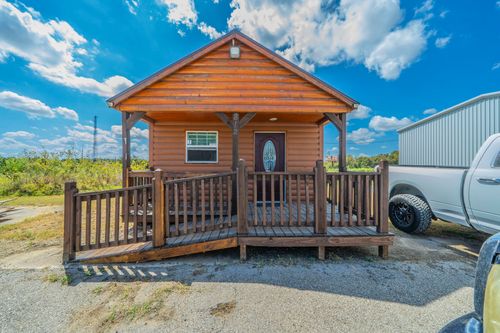 812 S Parkway Dr, Alvarado, TX, 76009-5515 | Card Image