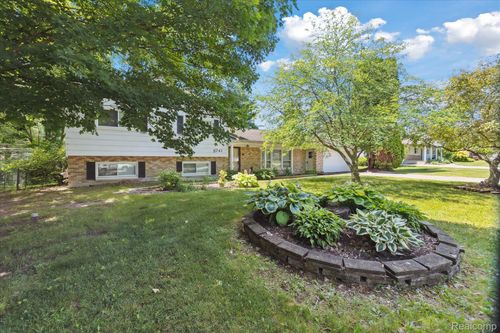6741 Picketts Way, Lansing, MI, 48917-9674 | Card Image
