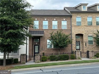 5225 Saxondale, Townhouse with 3 bedrooms, 2 bathrooms and 2 parking in Dunwoody GA | Image 2