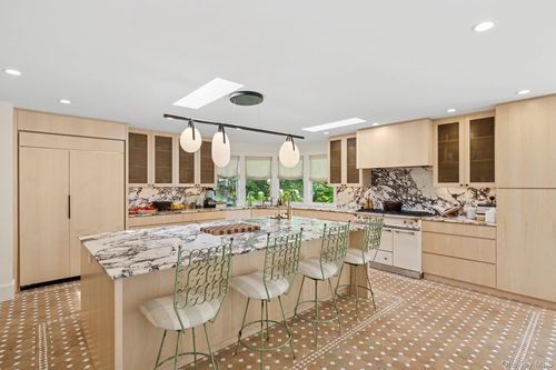 12 Honeysuckle Ln, East Quogue, NY, 11942-3624 | Card Image