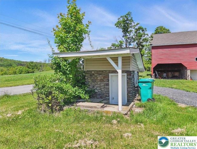 Spring house | Image 52