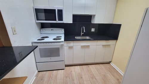 203t-151 Sw 135th Ter, Pembroke Pines, FL, 33027-2088 | Card Image