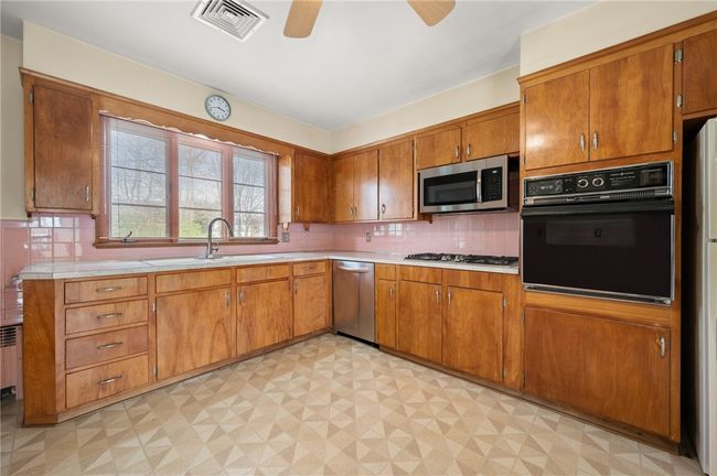 21 Top St, House other with 3 bedrooms, 3 bathrooms and 8 parking in Westerly RI | Image 14