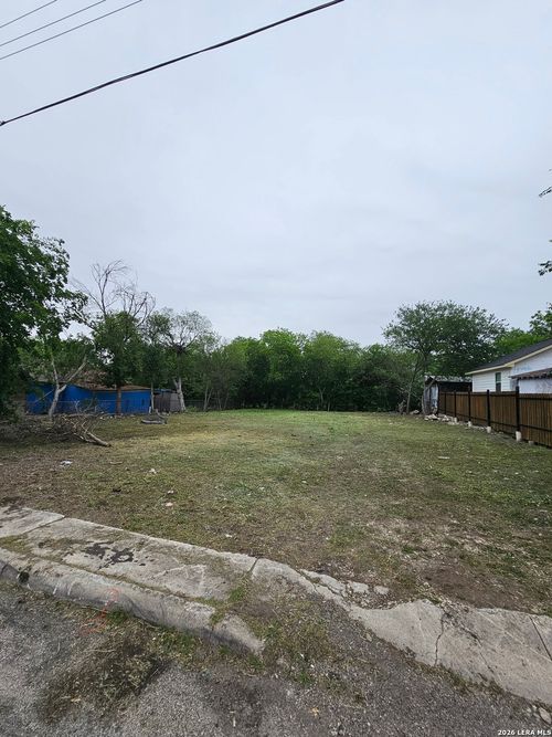 230 N San Felipe Ave, San Antonio, TX, 78237-1518 | Card Image