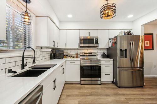 136-136 Sterling Village, Meriden, CT, 06450 | Card Image