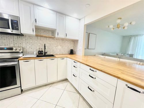 apt-315-2000 Atlantic Shores Blvd, Hallandale Beach, FL, 33009-3706 | Card Image