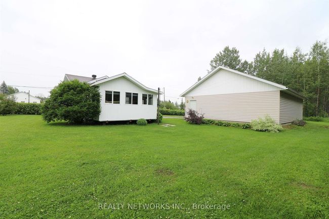 662 Edward Ave, House other with 2 bedrooms, 1 bathrooms and 2 parking in Holtyre ON | Image 36