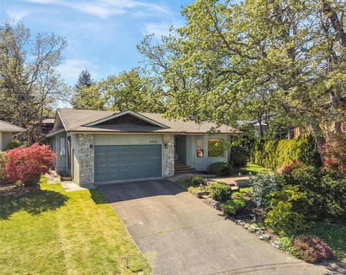 4066 Nicholson Crt, Victoria, BC, V8X4S2 | Card Image