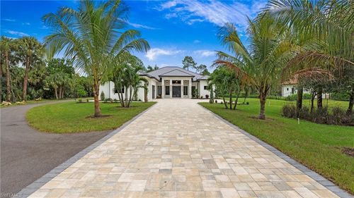 652 15th St Sw, Naples, FL, 34117-3304 | Card Image