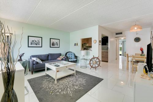 apt-v111-3000 Springdale Blvd, Palm Springs, FL, 33461-1543 | Card Image