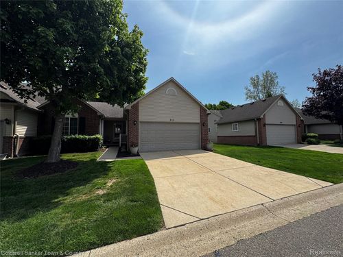 30-312 Redmaple Ln, Brighton, MI, 48116-4303 | Card Image