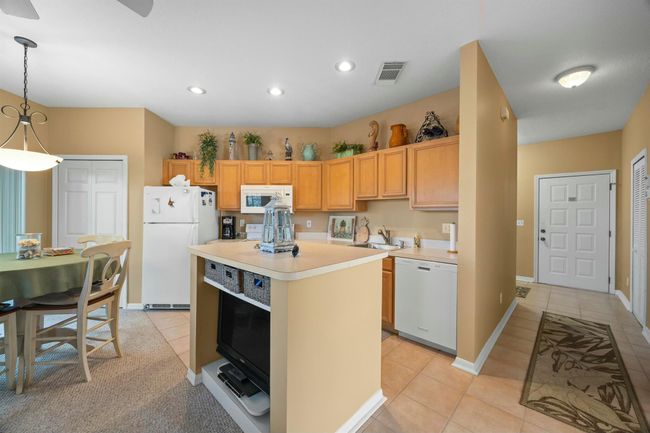 21 - 9894 Perfect Dr, Condo with 2 bedrooms, 2 bathrooms and null parking in Saint Lucie West FL | Image 4