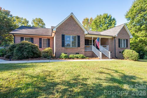 102 Moore St, Lincolnton, NC, 28092-8666 | Card Image