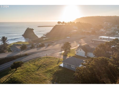 610 Deady St, Port Orford, OR, 97465-8657 | Card Image
