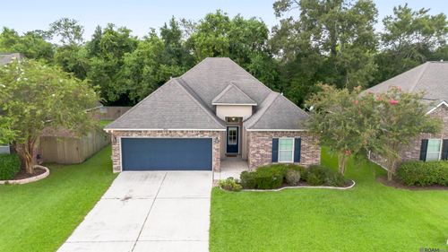 9916 Savannah Jane Ln, Baton Rouge, LA, 70817-7741 | Card Image