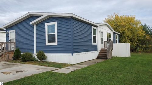 1024 Pebble Creek Dr, Mt Pleasant, MI, 48858-4551 | Card Image