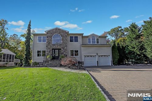 18 Clauss Avenue, Paramus, NJ, 07652 | Card Image