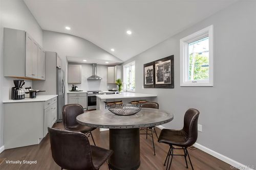 12 Wren Ct, Northport, NY, 11768-3342 | Card Image