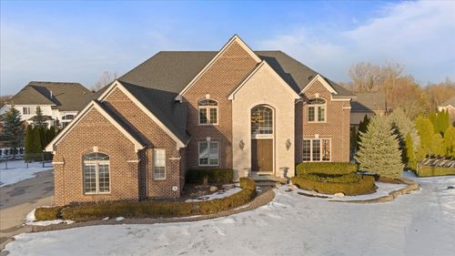 2595 Parkway Ct, Shelby Twp, MI, 48316-5568 | Card Image