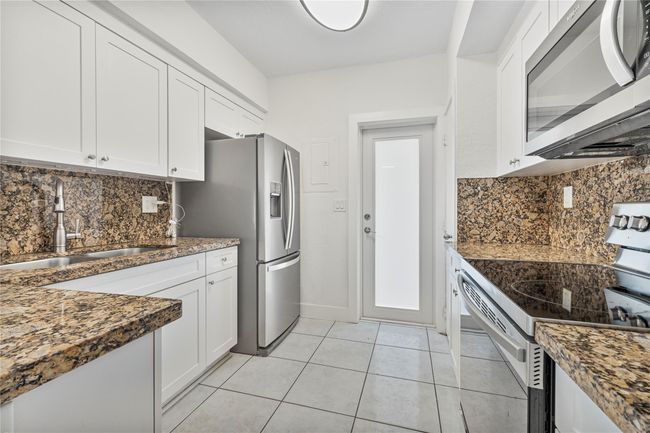 2356 Sw 16 Th Ave, Townhouse with 4 bedrooms, 3 bathrooms and null parking in Miami FL | Image 9