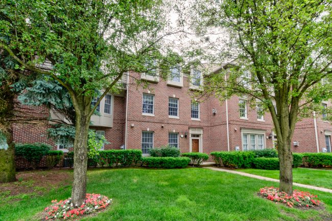 801 Sherman Dr, Condo with 2 bedrooms, 3 bathrooms and null parking in Royal Oak MI | Image 37