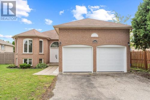 3163 Fletcher Cres, Windsor, ON, N9E4M8 | Card Image