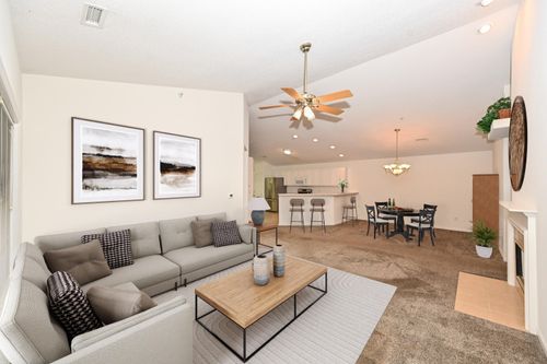 10258 W Deerwood Ln, Franklin, WI, 53132-8124 | Card Image